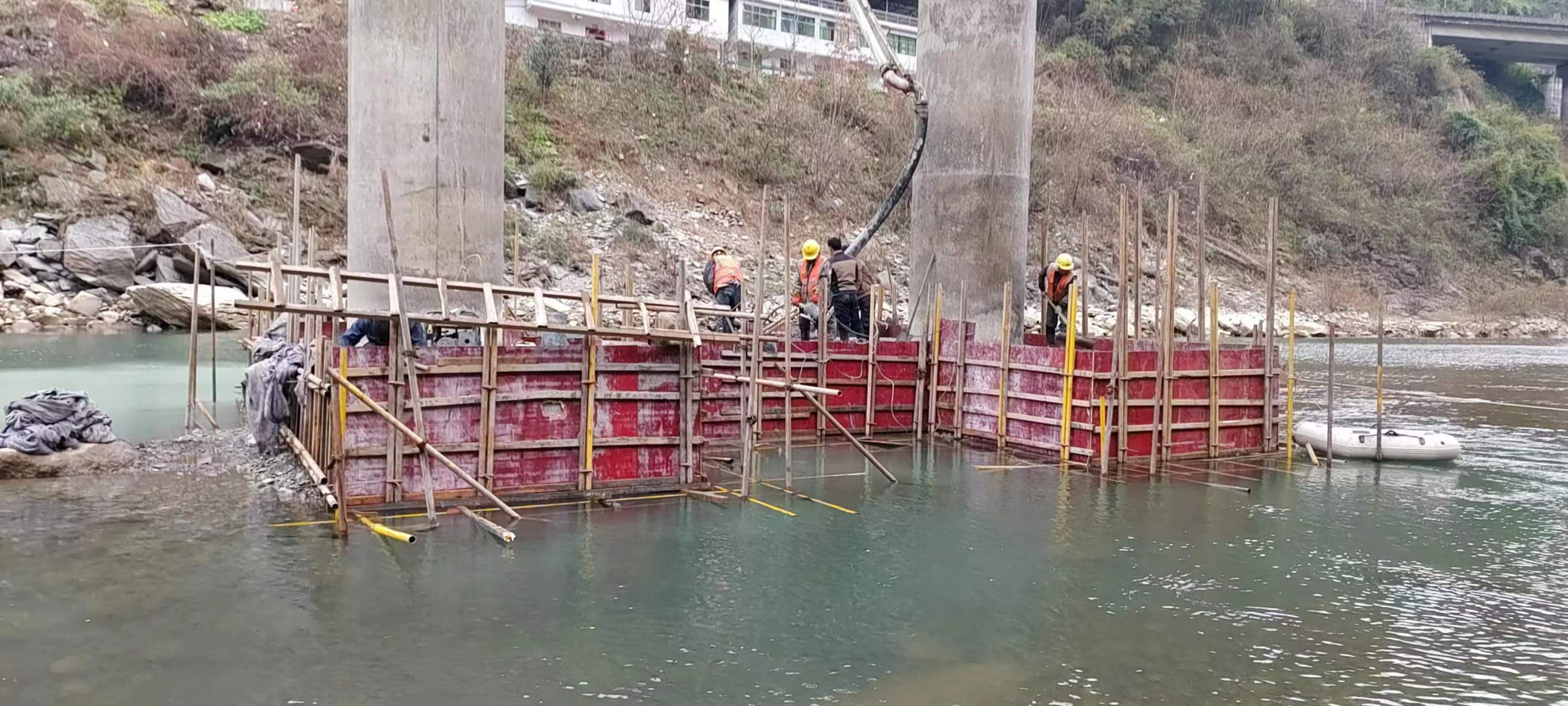 红河水利工程施工中堤坝渗漏原因以及防渗加固技术